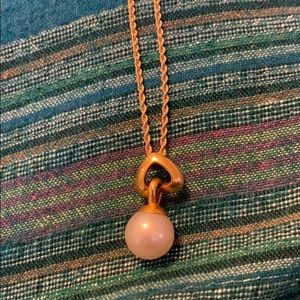 Pearl pendant with chain